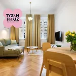 Tyzenhauz Topolowa شقة فندقية 4*