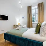 Tyzenhauz Topolowa 4* Kraków