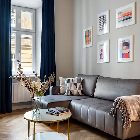 Tyzenhauz Topolowa 4*