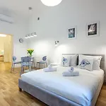 Tyzenhauz Topolowa Lägenhetshotell Kraków