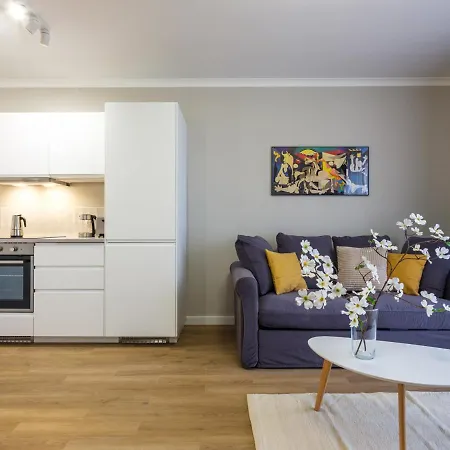 Tyzenhauz Topolowa Апарт-отель 4*