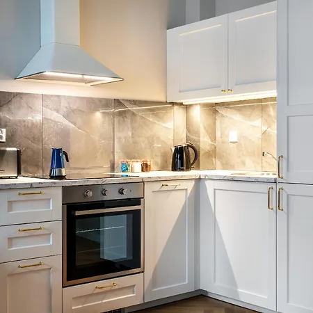 Tyzenhauz Topolowa 4*