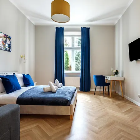 Tyzenhauz Topolowa Aparthotel 4*